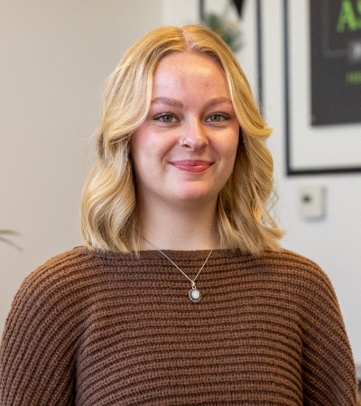 Hailey-Sanders-physical-therapy-aide-Aspen-Ridge-Physical-Therapy-Syracuse-Layton-UT